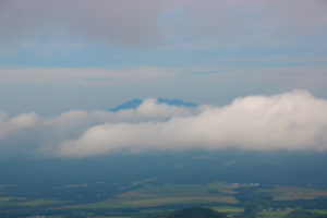ペケレ山から見た斜里岳